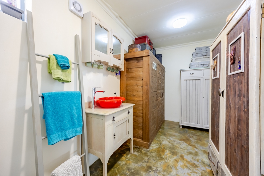 6 Bedroom Property for Sale in Flamingo Vlei Western Cape